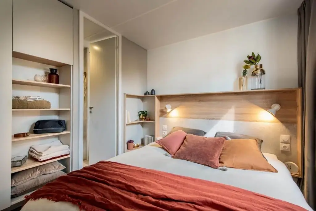 Camping Au Paradis des Campeurs 4*, Camping 4* à Les Issambres (Var) - Location Chalet pour 4 personnes - Photo N°8