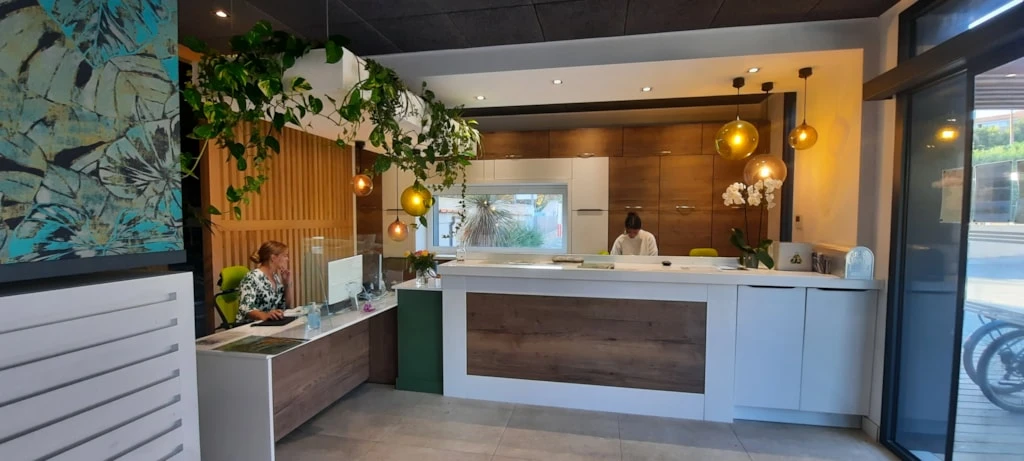 Camping Au Paradis des Campeurs 4*, Camping 4* à Les Issambres (Var) - Location Chalet pour 4 personnes - Photo N°12
