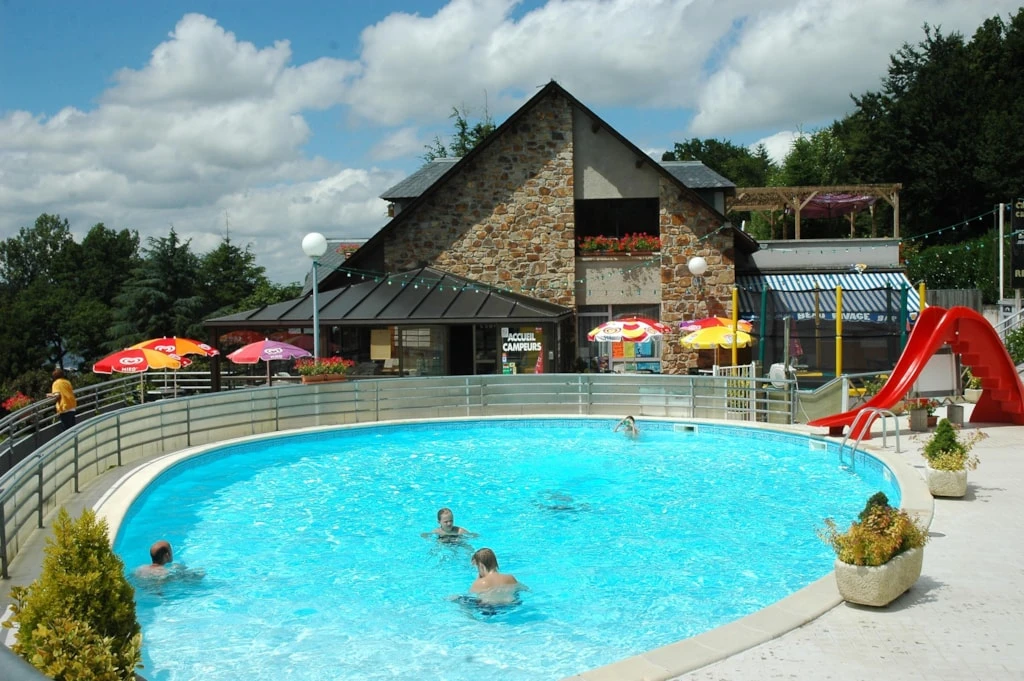  Camping Beau Rivage 4*, Camping 4* à Salles Curan (Aveyron) - Location Tente équipée pour 4 personnes - Photo N°2
