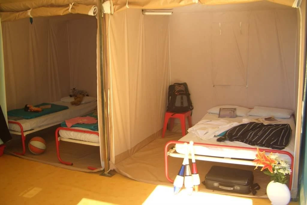  Camping Beau Rivage 4*, Camping 4* à Salles Curan (Aveyron) - Location Tente équipée pour 4 personnes - Photo N°3
