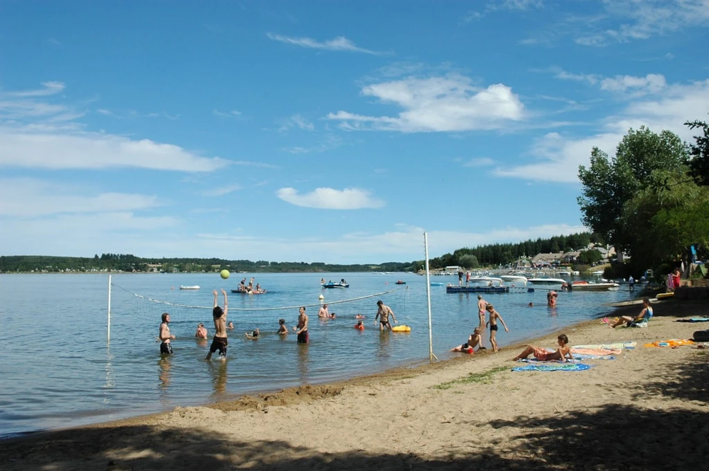  Camping Beau Rivage 4*, Camping 4* à Salles Curan (Aveyron) - Location Tente équipée pour 4 personnes - Photo N°13