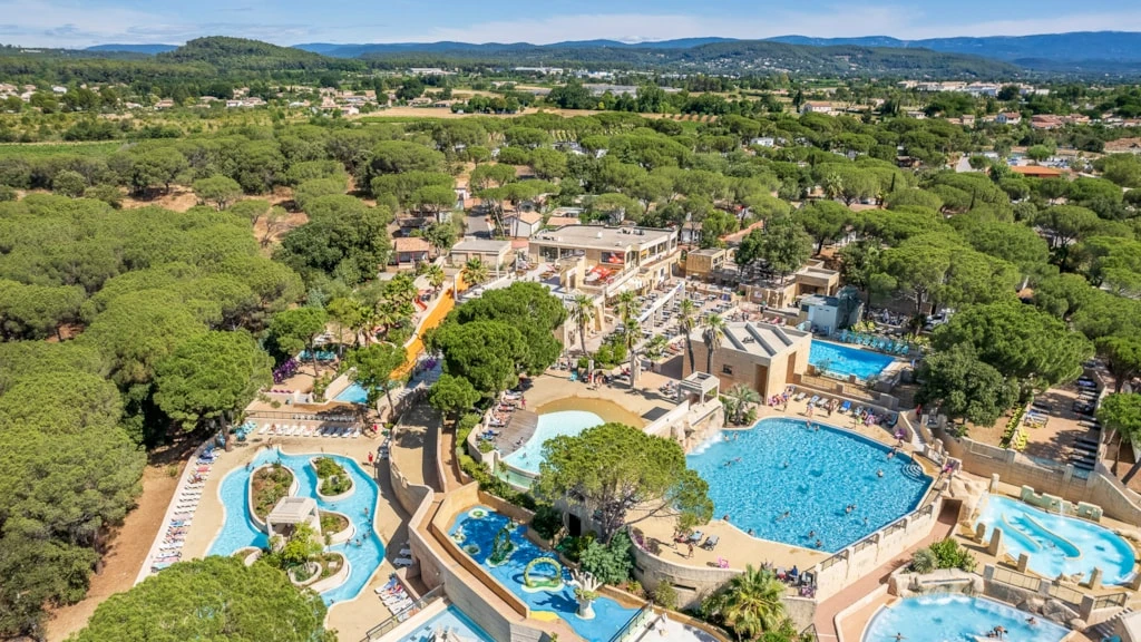 Camping Les Cigales 5*, Camping 5* à Le Muy (Var) - Location Chalet pour 4 personnes - Photo N°2