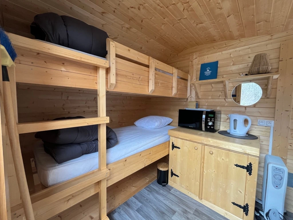 Camping La Bageasse 3*, Camping 3* à Vieille Brioude (Haute Loire) - Location Cabane pour 4 personnes - Photo N°2