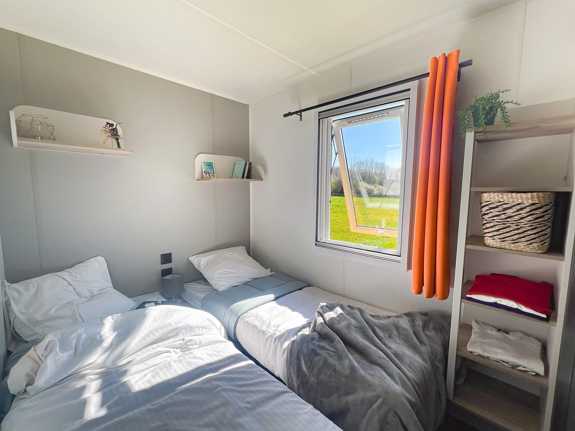 Camping Le Pont de Mazerat 4* - Ze collection, Camping 4* à Tamniès (Dordogne) - Location Mobil Home pour 4 personnes - Photo N°4