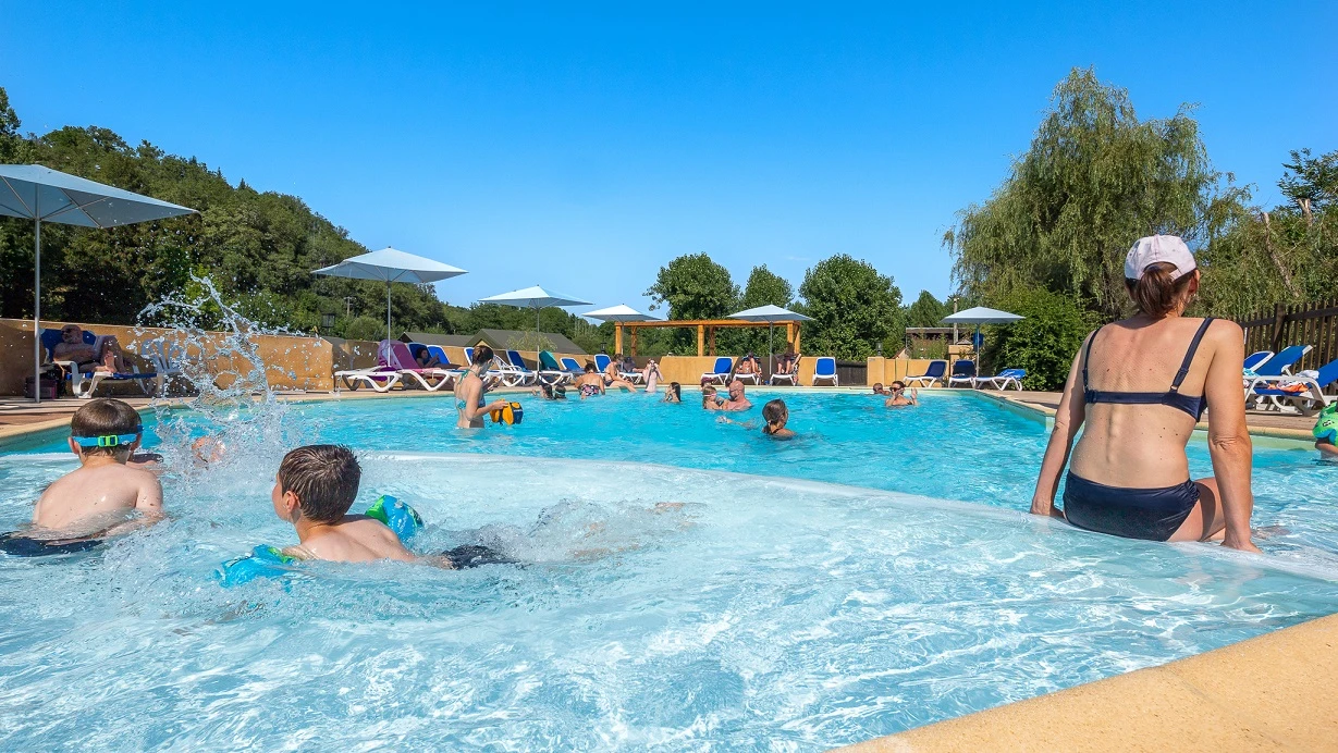 Camping Le Pont de Mazerat 4* - Ze collection, Camping 4* à Tamniès (Dordogne) - Location Mobil Home pour 4 personnes - Photo N°8