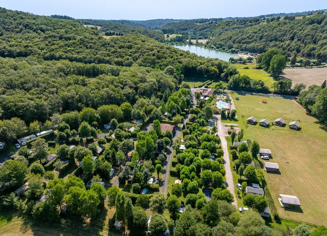 Camping Le Pont de Mazerat 4* - Ze collection, Camping 4* à Tamniès (Dordogne) - Location Mobil Home pour 6 personnes - Photo N°2