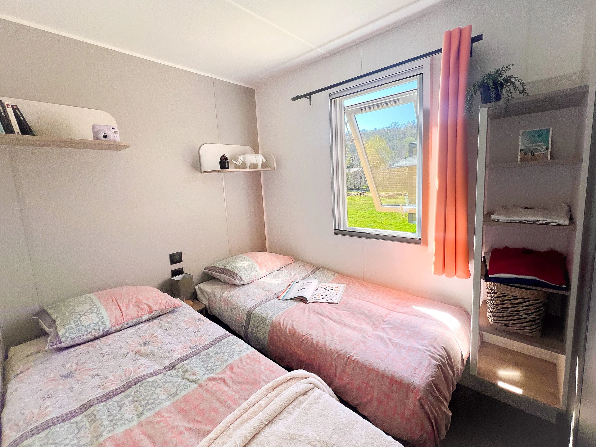 Camping Le Pont de Mazerat 4* - Ze collection, Camping 4* à Tamniès (Dordogne) - Location Mobil Home pour 6 personnes - Photo N°5