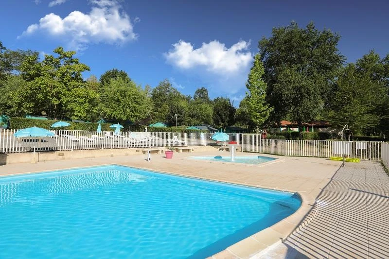 Camping Le Repaire - 3*, Camping 3* à Thiviers (Dordogne) - Location Mobil Home pour 6 personnes - Photo N°2