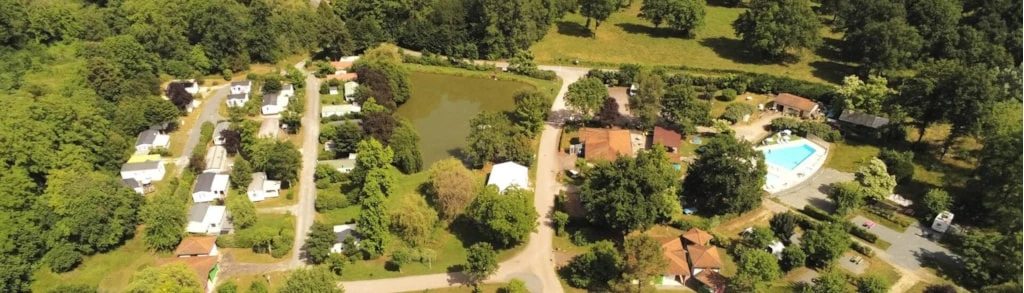 Camping Le Repaire - 3*, Camping 3* à Thiviers (Dordogne) - Location Mobil Home pour 6 personnes - Photo N°8