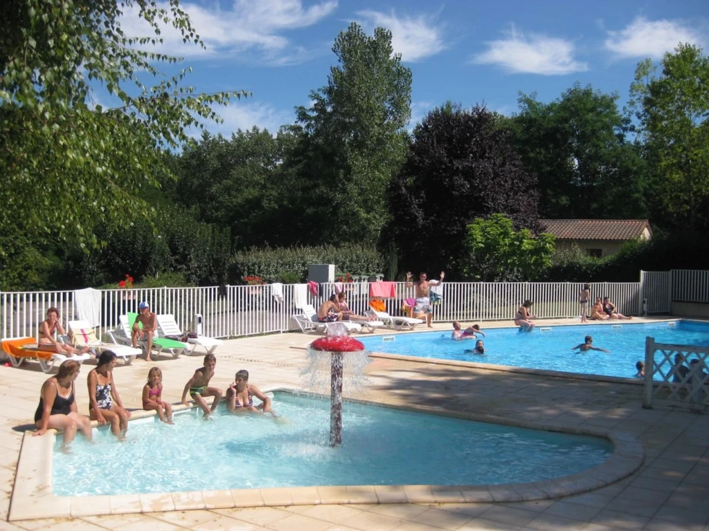 Camping Le Repaire - 3*, Camping 3* à Thiviers (Dordogne) - Location Mobil Home pour 6 personnes - Photo N°19