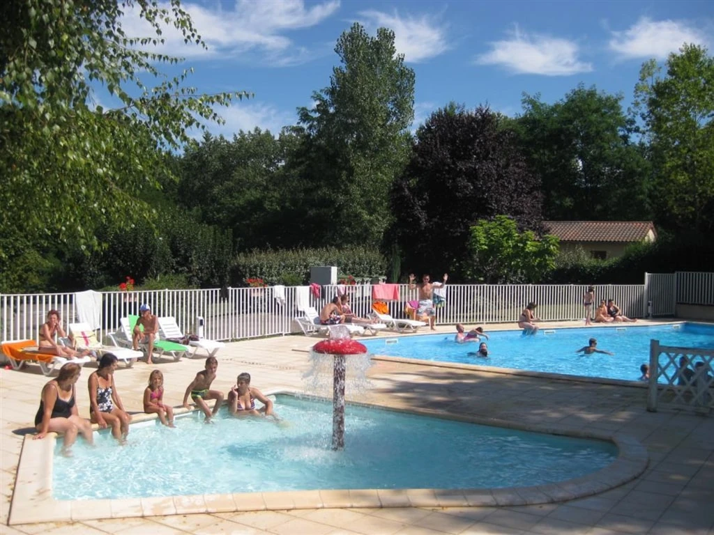 Camping Le Repaire - 3*, Camping 3* à Thiviers (Dordogne) - Location Mobil Home pour 6 personnes - Photo N°21