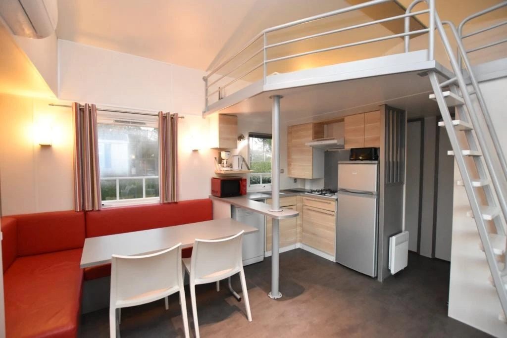 Camping Le Repaire - 3*, Camping 3* à Thiviers (Dordogne) - Location Mobil Home pour 9 personnes - Photo N°1