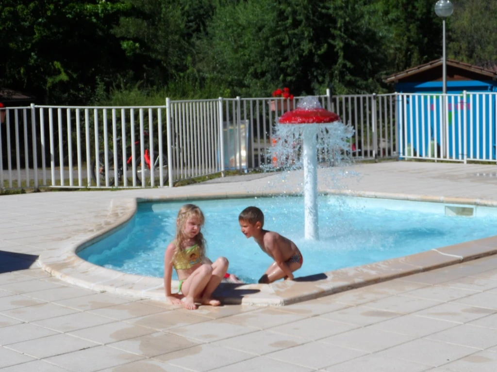 Camping Le Repaire - 3*, Camping 3* à Thiviers (Dordogne) - Location Mobil Home pour 9 personnes - Photo N°11