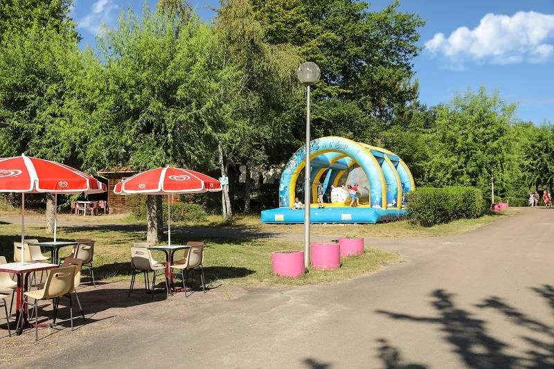 Camping Le Repaire - 3*, Camping 3* à Thiviers (Dordogne) - Location Mobil Home pour 9 personnes - Photo N°15