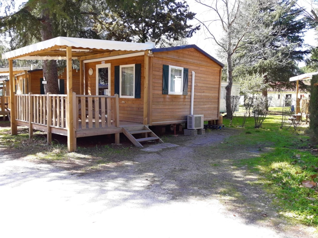 Camping Les Casteillets 3*, Camping 3* à Saint Jean Pla de Corts (Pyrénées Orientales) - Location Chalet pour 4 personnes - Photo N°5