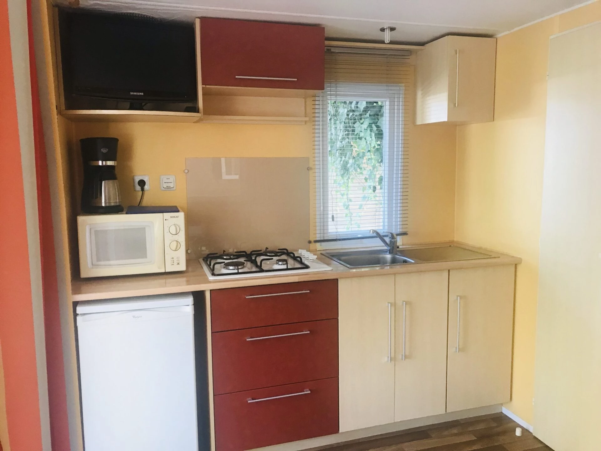 Camping Les Casteillets 3*, Camping 3* à Saint Jean Pla de Corts (Pyrénées Orientales) - Location Chalet pour 4 personnes - Photo N°6