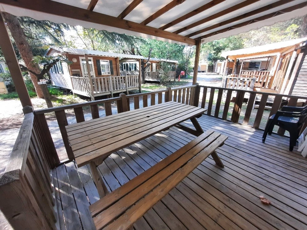 Camping Les Casteillets 3*, Camping 3* à Saint Jean Pla de Corts (Pyrénées Orientales) - Location Chalet pour 4 personnes - Photo N°9