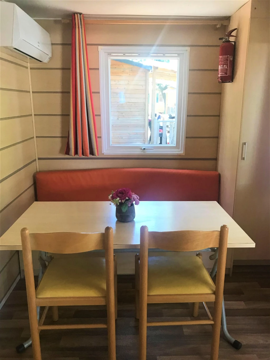 Camping Les Casteillets 3*, Camping 3* à Saint Jean Pla de Corts (Pyrénées Orientales) - Location Chalet pour 4 personnes - Photo N°10