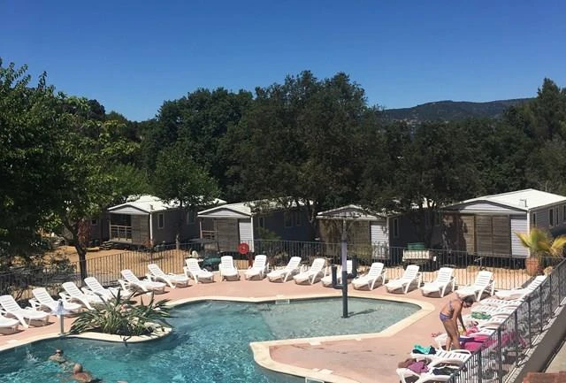 Camping Lou Cabasson 3*, Camping 3* à Bormes les Mimosas (Var) - Location Mobil Home pour 6 personnes - Photo N°2