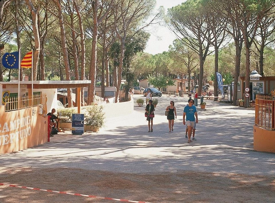 Camping Neptuno 3*, Camping 3* à Pals (Gérone) - Location Bungalow pour 5 personnes - Photo N°7