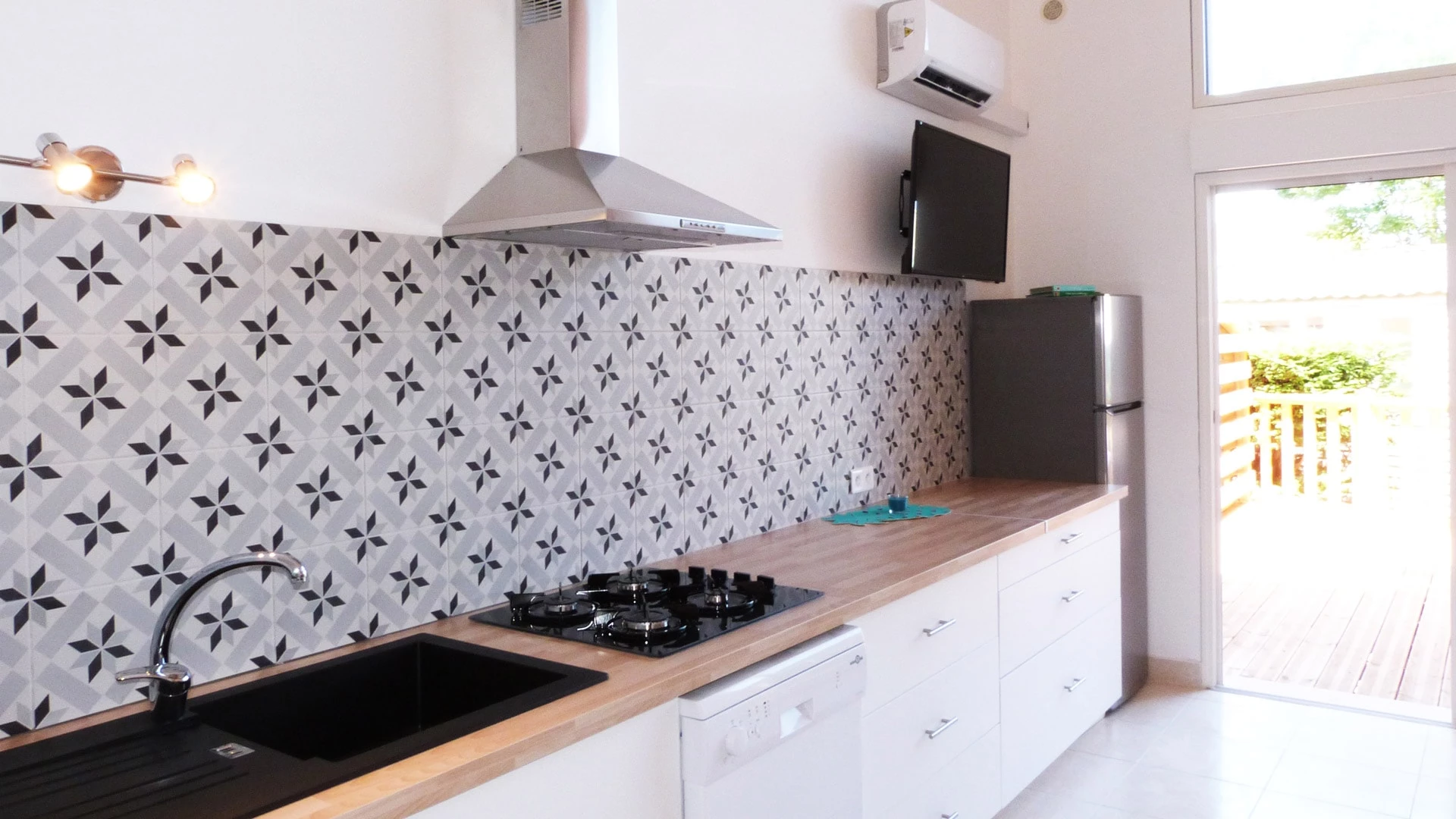Camping Clau Mar Jo 4*, Camping 4* à Bormes les Mimosas (Var) - Location Appartement pour 4 personnes - Photo N°5