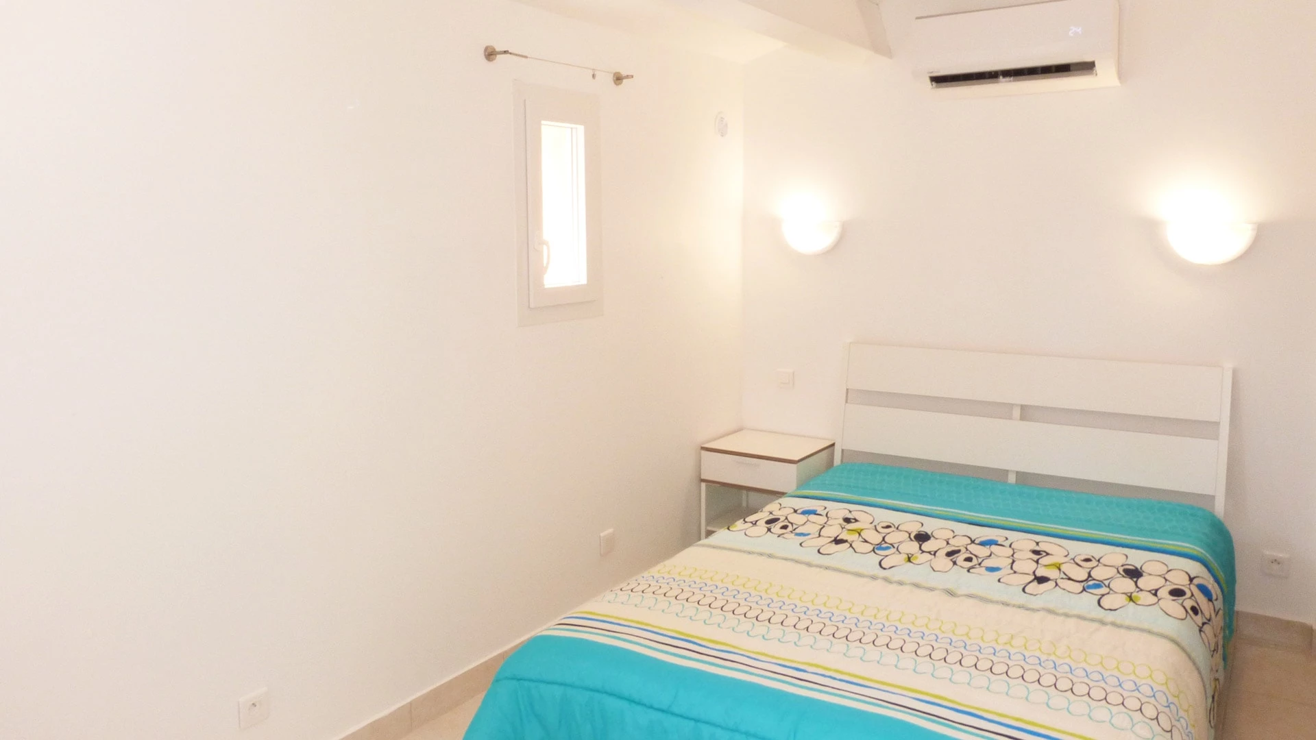 Camping Clau Mar Jo 4*, Camping 4* à Bormes les Mimosas (Var) - Location Appartement pour 4 personnes - Photo N°8