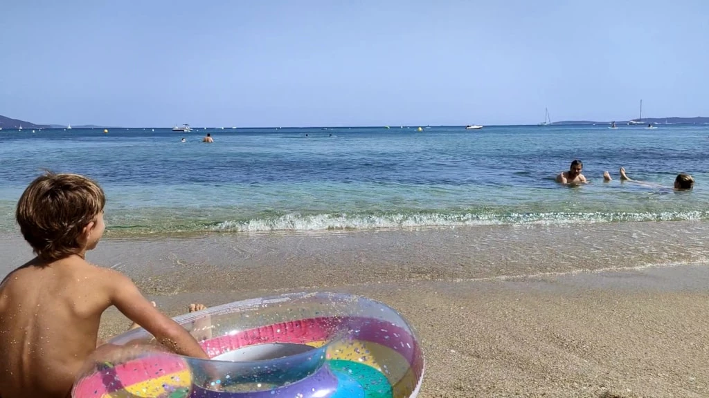 Camping Clau Mar Jo 4*, Camping 4* à Bormes les Mimosas (Var) - Location Appartement pour 4 personnes - Photo N°15