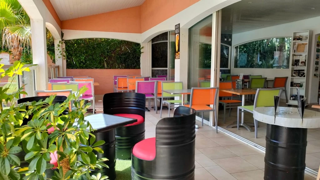 Camping Clau Mar Jo 4*, Camping 4* à Bormes les Mimosas (Var) - Location Appartement pour 4 personnes - Photo N°16