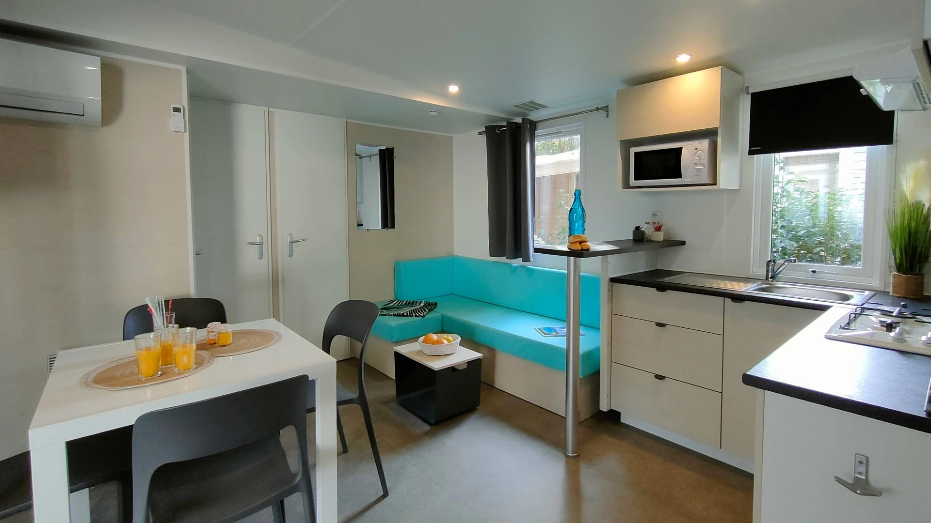 Camping Clau Mar Jo 4*, Camping 4* à Bormes les Mimosas (Var) - Location Mobil Home pour 8 personnes - Photo N°4