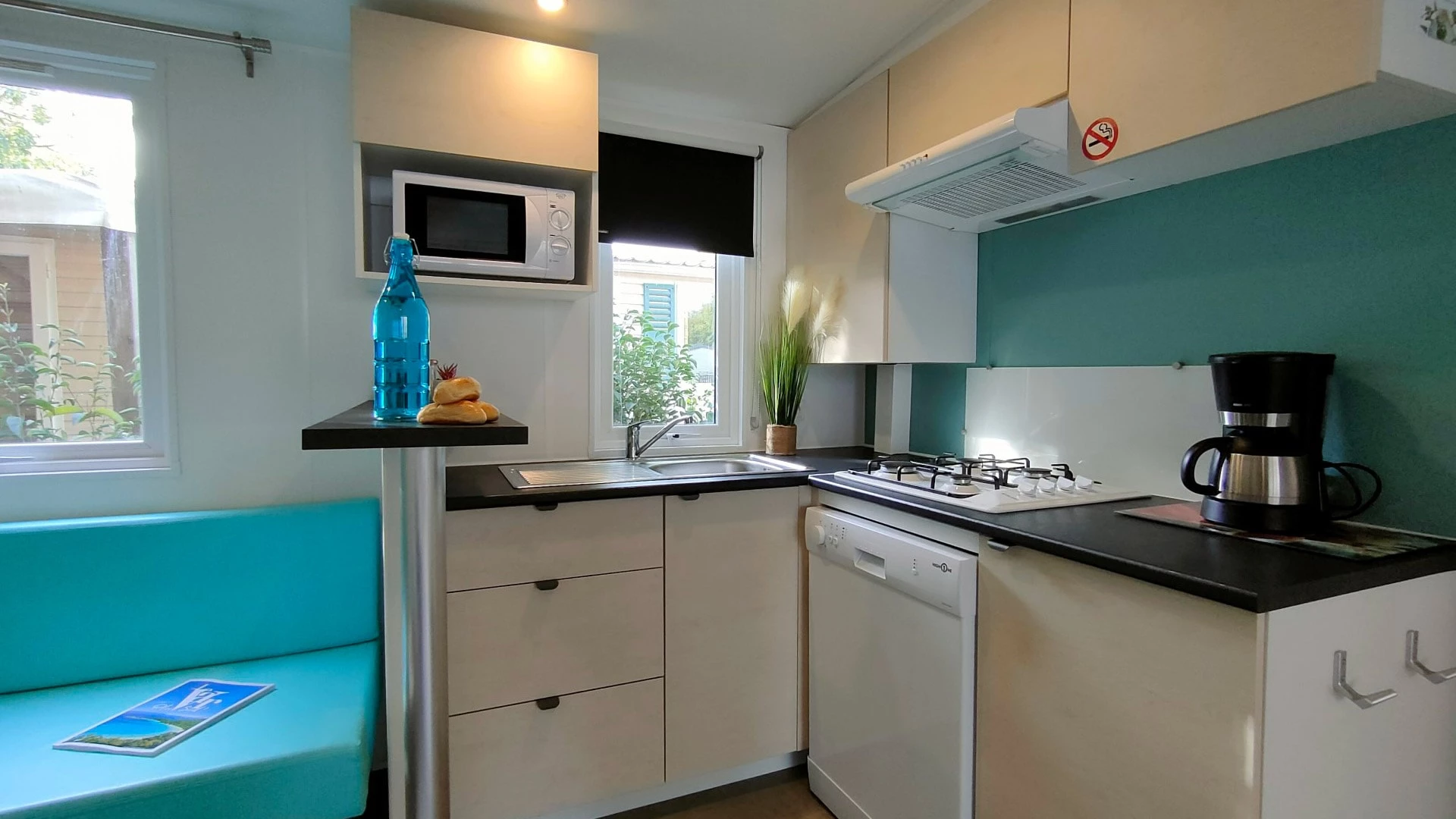 Camping Clau Mar Jo 4*, Camping 4* à Bormes les Mimosas (Var) - Location Mobil Home pour 8 personnes - Photo N°5