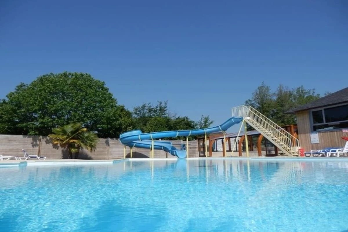 Camping de La Roche Percée, Camping 4* à Fouesnant (Finistère) - Location Mobil Home pour 3 personnes - Photo N°10