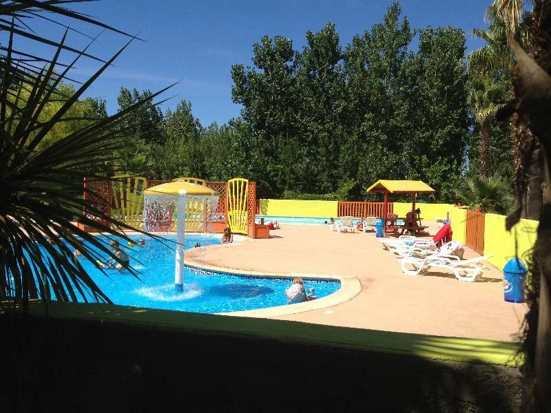 Camping les Berges du Canal - 4*, Camping 4* à Villeneuve lès Béziers (Hérault) - Location Mobil Home pour 4 personnes - Photo N°9