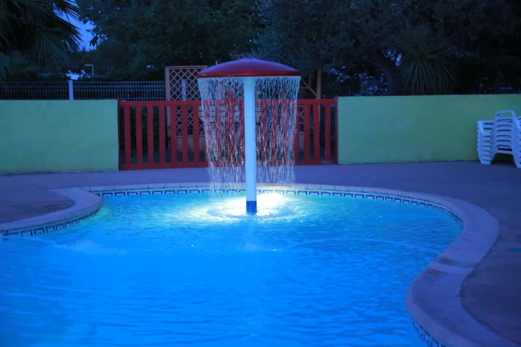 Camping les Berges du Canal - 4*, Camping 4* à Villeneuve lès Béziers (Hérault) - Location Mobil Home pour 4 personnes - Photo N°12