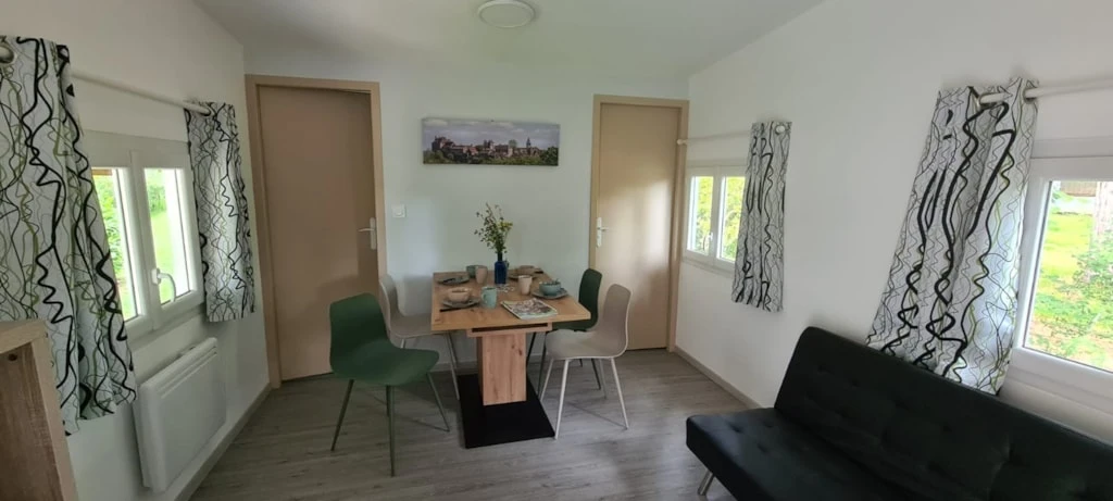Domaine Papillon - 3*, Camping 3* à Reyrevignes (Lot) - Location Chalet pour 4 personnes - Photo N°3