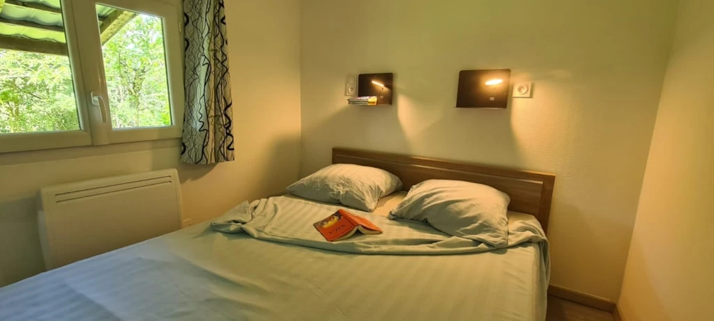 Domaine Papillon - 3*, Camping 3* à Reyrevignes (Lot) - Location Chalet pour 4 personnes - Photo N°6