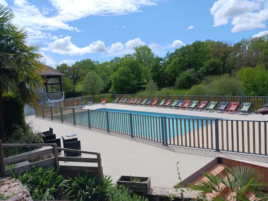 Domaine Papillon - 3*, Camping 3* à Reyrevignes (Lot) - Location Chalet pour 4 personnes - Photo N°8