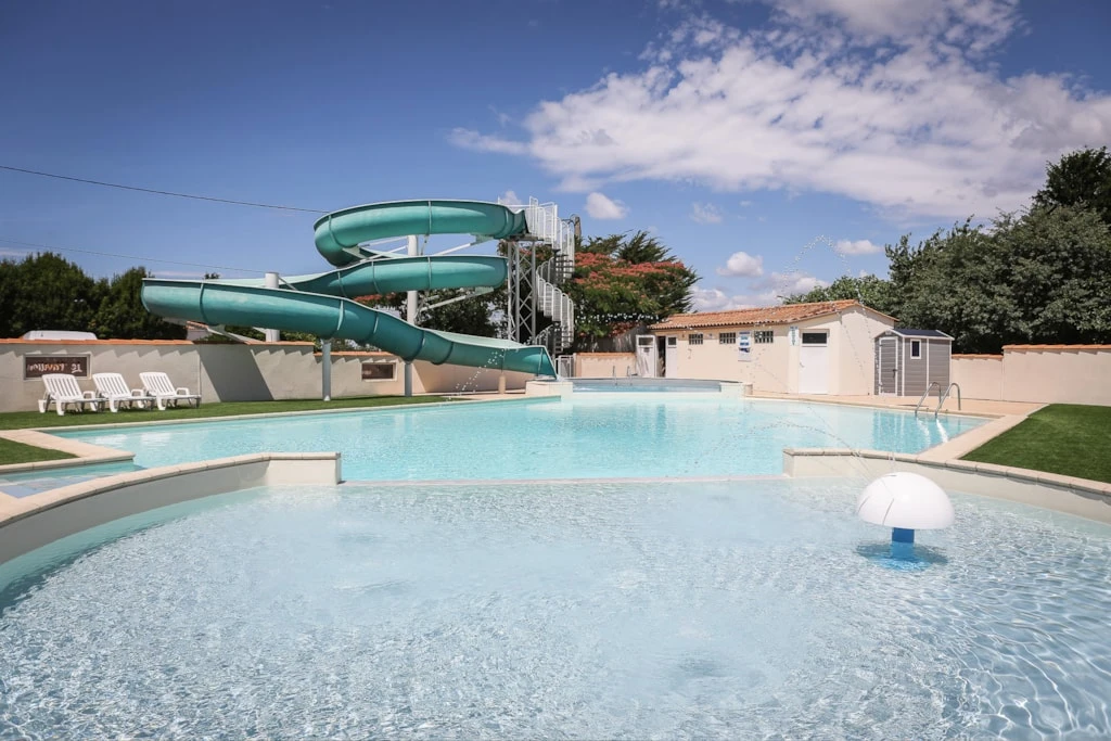Camping Le Pavillon - 3*, Camping 3* à La Mothe Achard (Vendée) - Location Mobil Home pour 4 personnes - Photo N°2