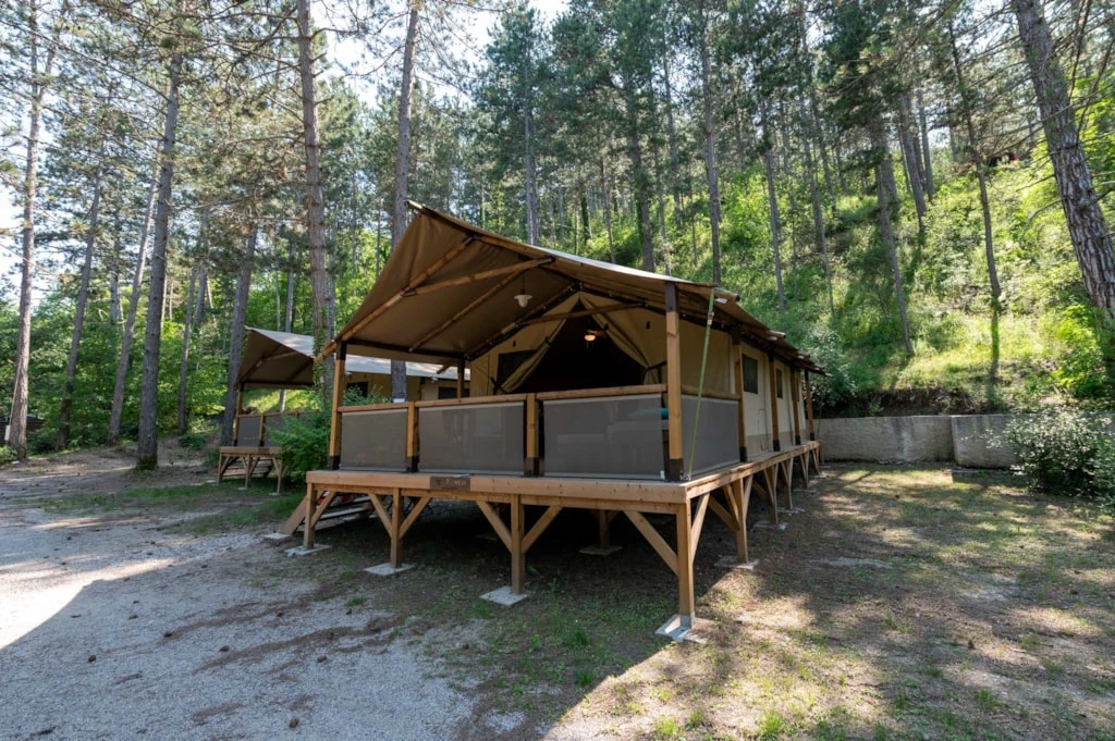 Camping la Pinède - 4*, Camping 4* à Die (Drôme) - Location Tente équipée pour 5 personnes - Photo N°1