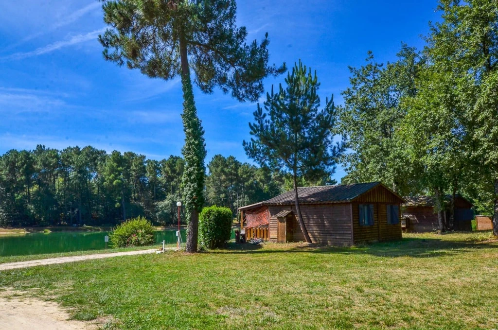 Gaia Ecolodge - 3*, Camping 3* à Douville (Dordogne) - Location Chalet pour 4 personnes - Photo N°2