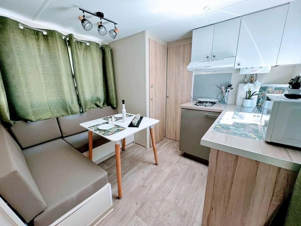 Parc Des Fontanettes - 4*, Camping à La Seyne sur Mer (Var) - Location Mobil Home pour 3 personnes - Photo N°3