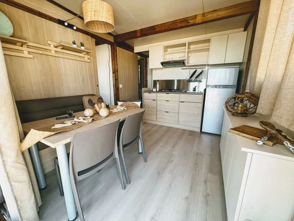 Parc Des Fontanettes - 4*, Camping à La Seyne sur Mer (Var) - Location Chalet pour 5 personnes - Photo N°4