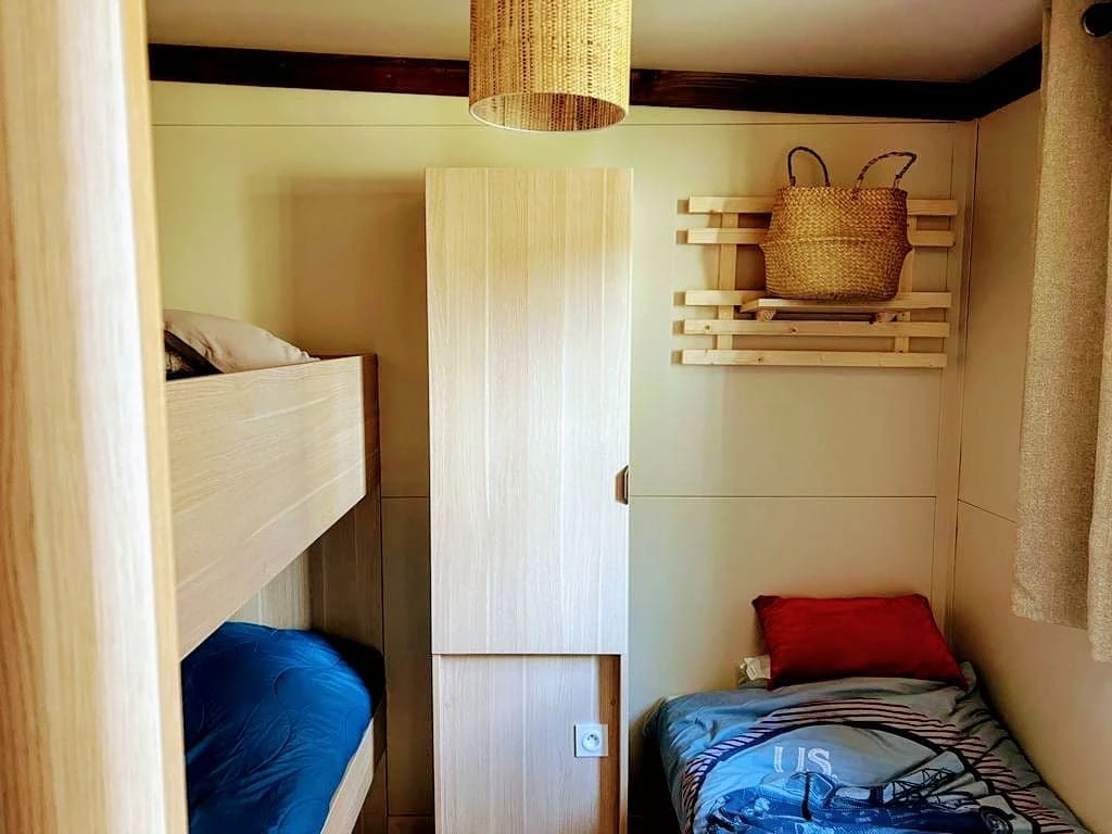 Parc Des Fontanettes - 4*, Camping à La Seyne sur Mer (Var) - Location Chalet pour 5 personnes - Photo N°8