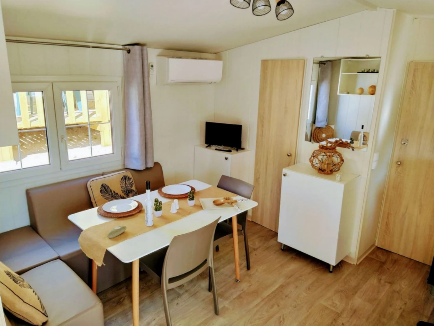 Parc Des Fontanettes - 4*, Camping à La Seyne sur Mer (Var) - Location Mobil Home pour 4 personnes - Photo N°4