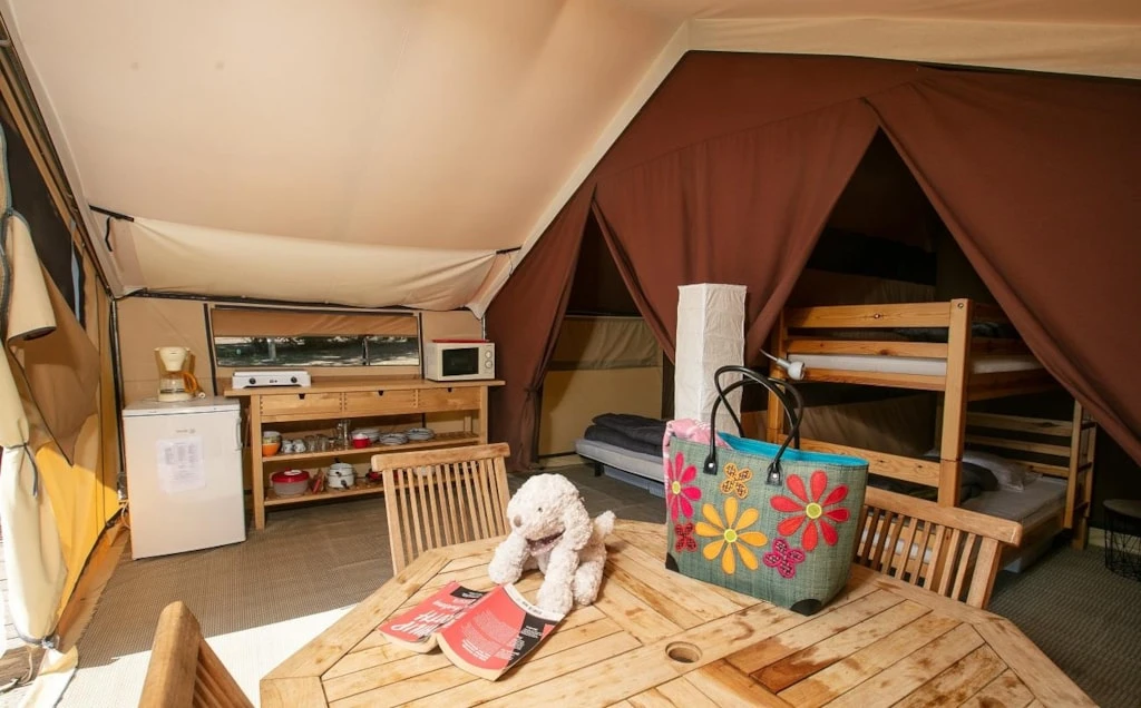 Camping Les Hirondelles 4*, Camping 4* à Loupiac (Lot) - Location Tente équipée pour 5 personnes - Photo N°4