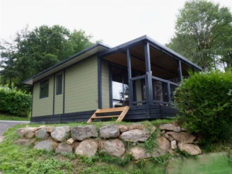 CAMPING LA POMMERAIE 4*, Camping à Vic sur Cère (Cantal) - Location Chalet pour 6 personnes - Photo N°3