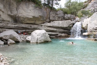CAMPING LE CHENE-3*, Camping 3* à Tallard (Hautes Alpes) - Location Bungalow pour 2 personnes - Photo N°2