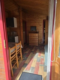 CAMPING LES 6 STATIONS 3*, Camping à Saint Jean Saint Nicolas (Hautes Alpes) - Location Chalet pour 6 personnes - Photo N°2