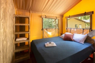 CAMPING U CASONE 3*, Camping à Ghisonaccia (Haute Corse) - Location Tente équipée pour 5 personnes - Photo N°4
