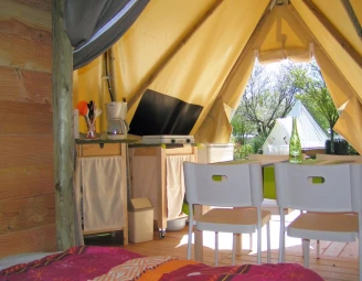 , Camping 3* à Argentonnay (Deux Sèvres) - Location Tente équipée pour 4 personnes - Photo N°3