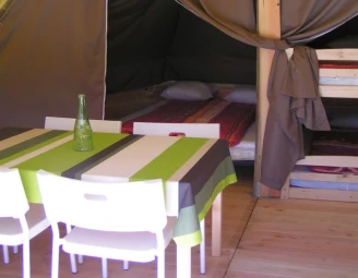 , Camping 3* à Argentonnay (Deux Sèvres) - Location Tente équipée pour 4 personnes - Photo N°4